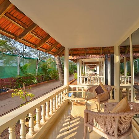 Morjim Holiday Beach Resort Exterior foto