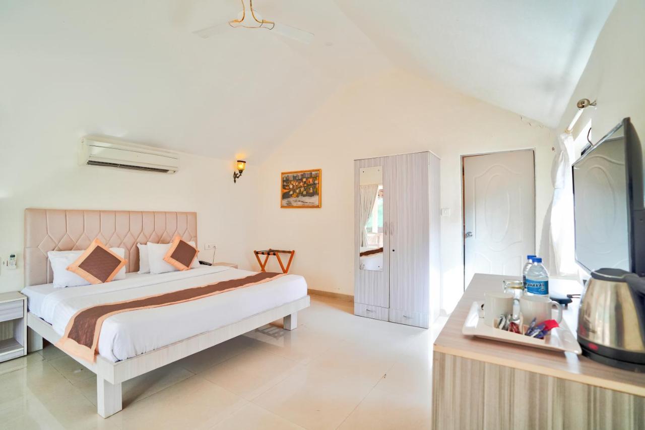 Morjim Holiday Beach Resort Exterior foto